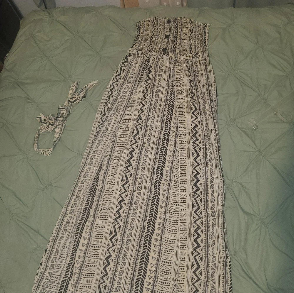 Dress - Picture 3 of 4